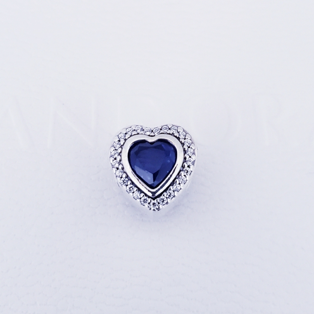💙 Authentic Pandora ⭐️RETIRED⭐️ LOVE CHARM
